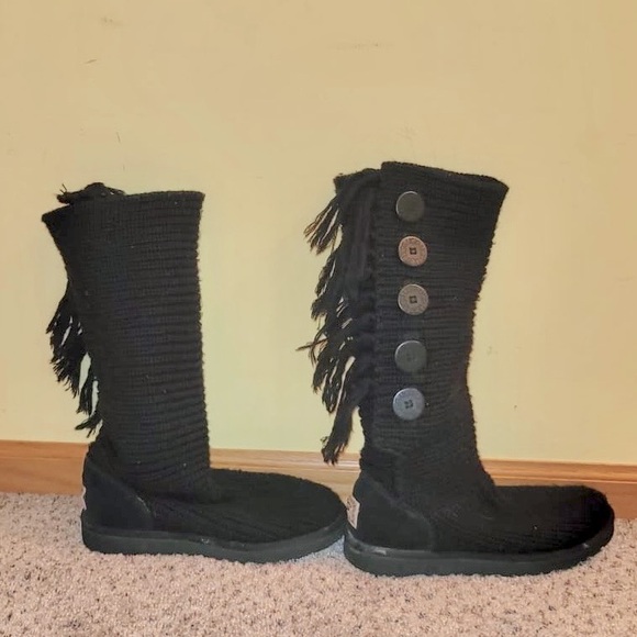 Ugg Womens Boots Size 8 Cardy Knit Fringe Black Sweater Button Up Side - Picture 1 of 3